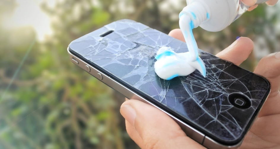 How to fix a cracked phone screen with toothpaste