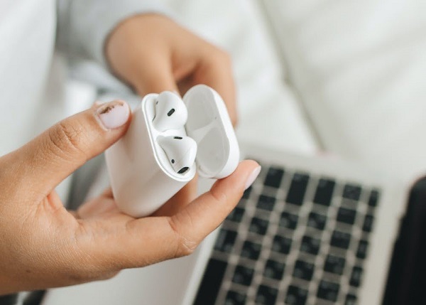 airpods connected but no sound windows 10